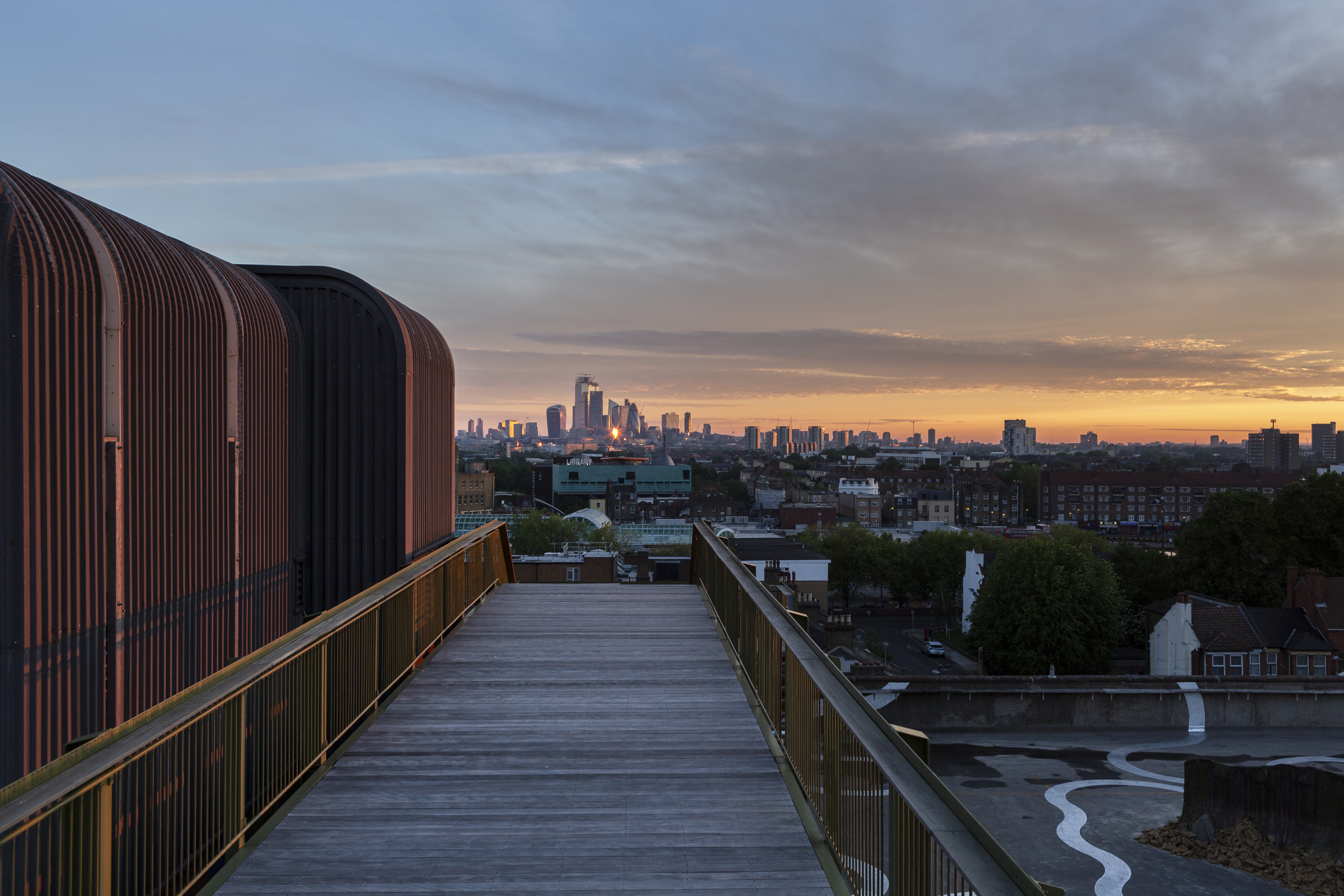 Rooftop View from Bold Tendencies Peckham Observatory by Cooke Fawcett Architects © Bold Tendencies. Photography Oskar Proctor