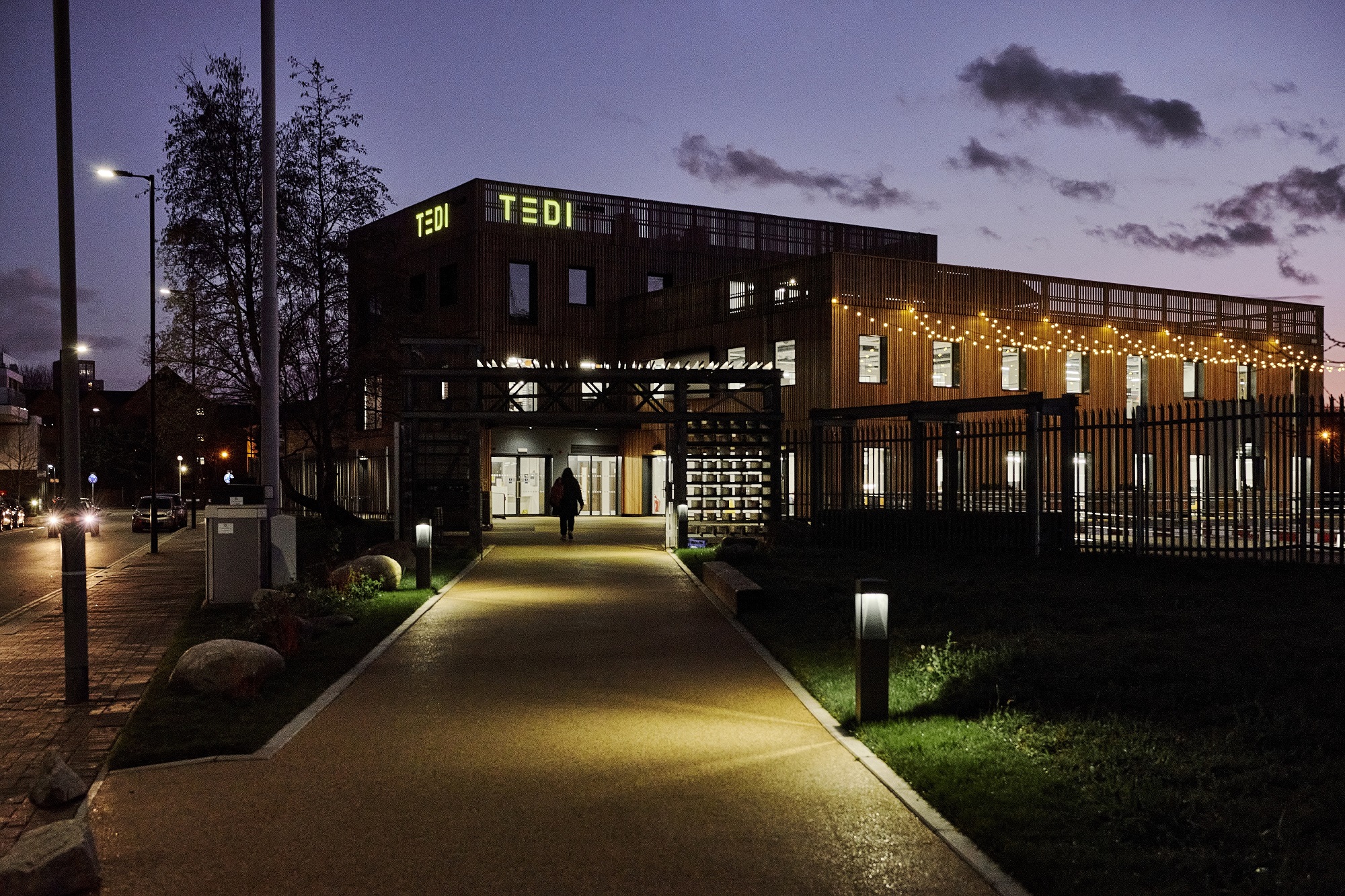 TEDI-London campus at night