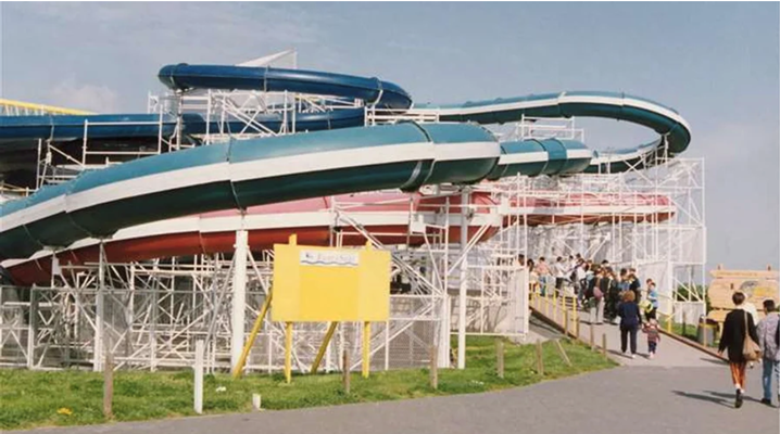 Photograph of a water park in the summer